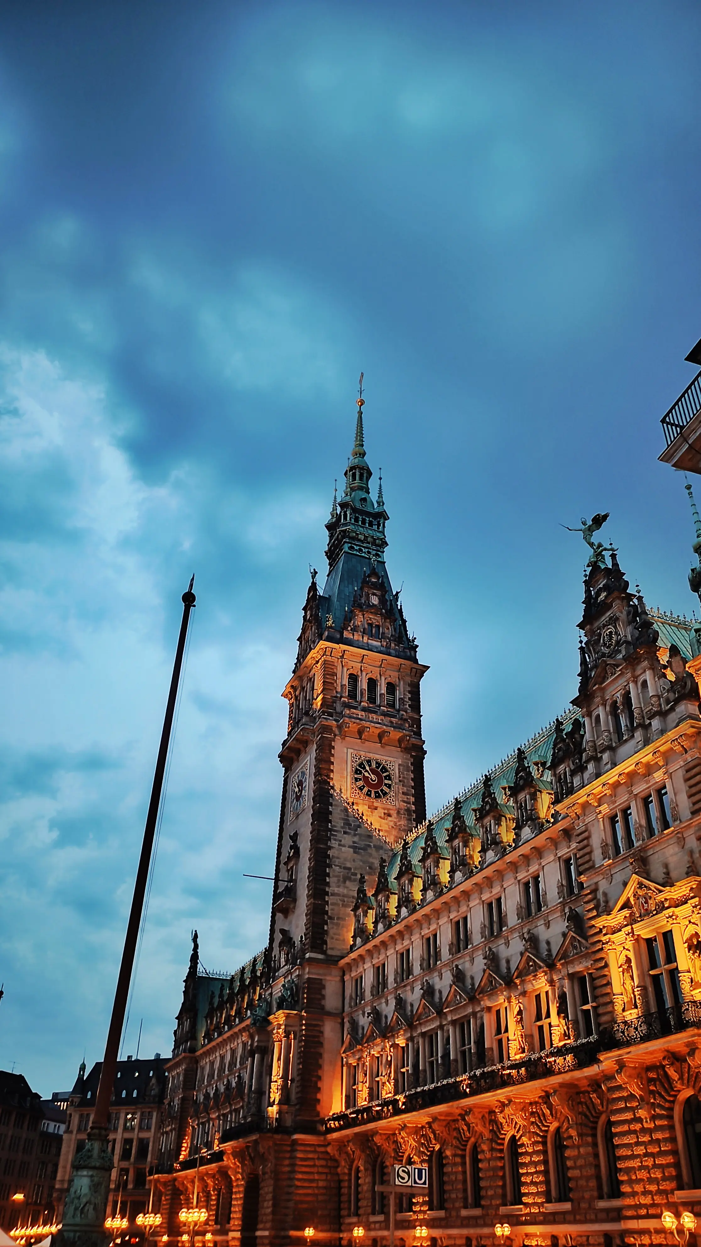 Image from the Hamburger Rathaus (townhall)